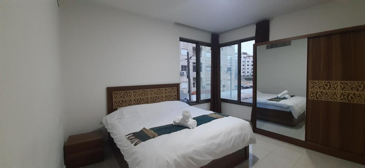 Furnished Apartments Near Mcdonald'S Al-Madina Al-Monawara St Amman Ngoại thất bức ảnh