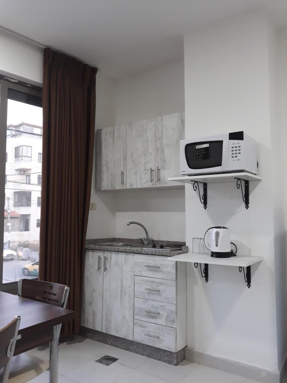 Furnished Apartments Near Mcdonald'S Al-Madina Al-Monawara St Amman Ngoại thất bức ảnh