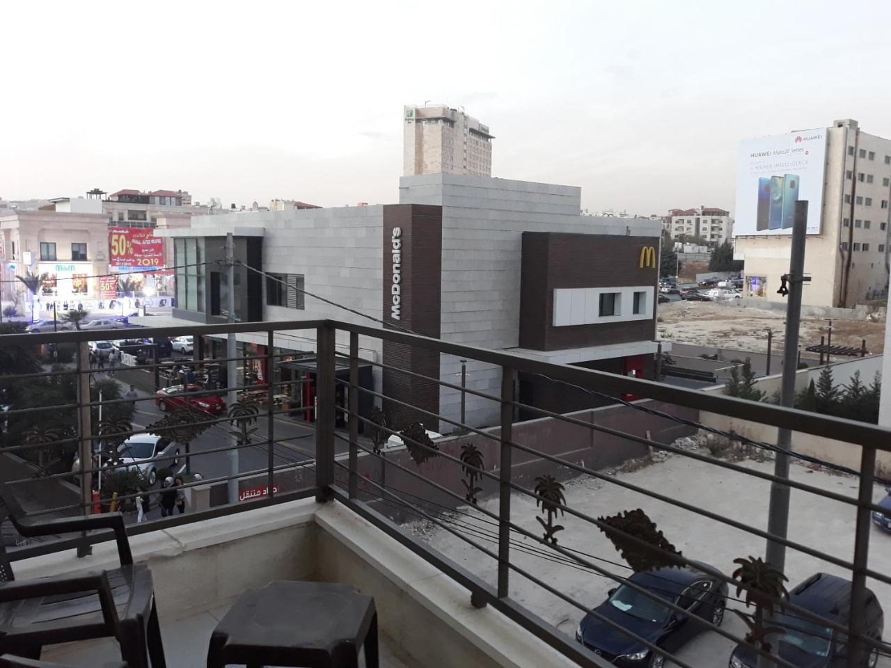 Furnished Apartments Near Mcdonald'S Al-Madina Al-Monawara St Amman Ngoại thất bức ảnh